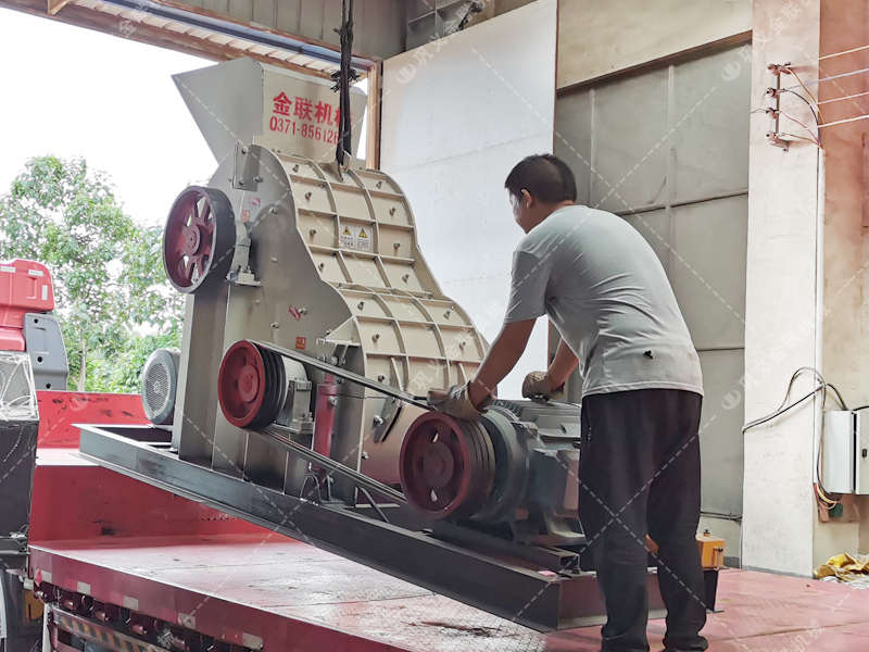 SCF800X800雙級(jí)粉碎機(jī)發(fā)貨圖片_發(fā)往云南楚雄_磚廠(chǎng)粉碎頁(yè)巖和土